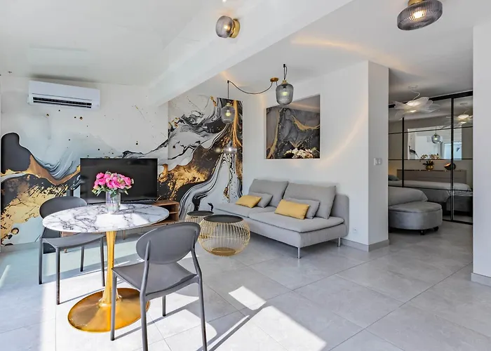 Luxe Port Nature 2 Апартаменты *